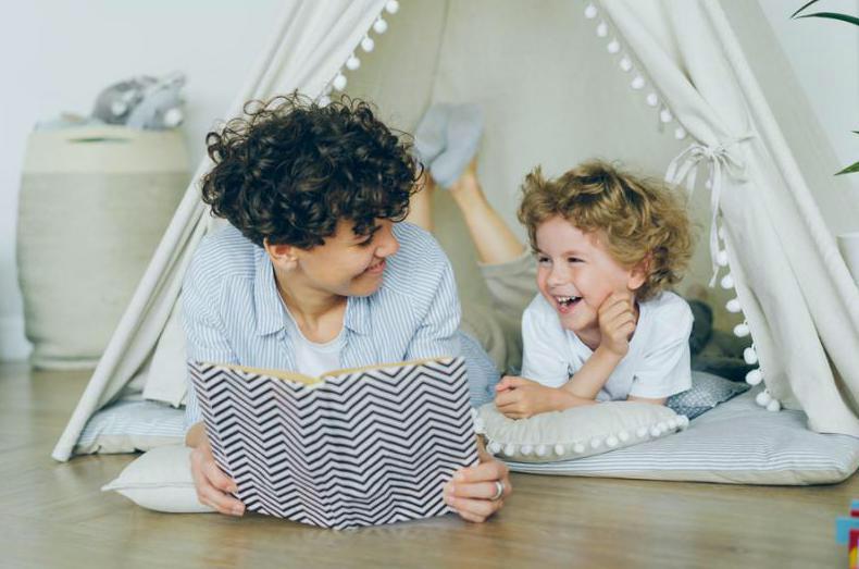 Dlaczego powinieneś czytać dziecku przed snem: 3 istotne powody